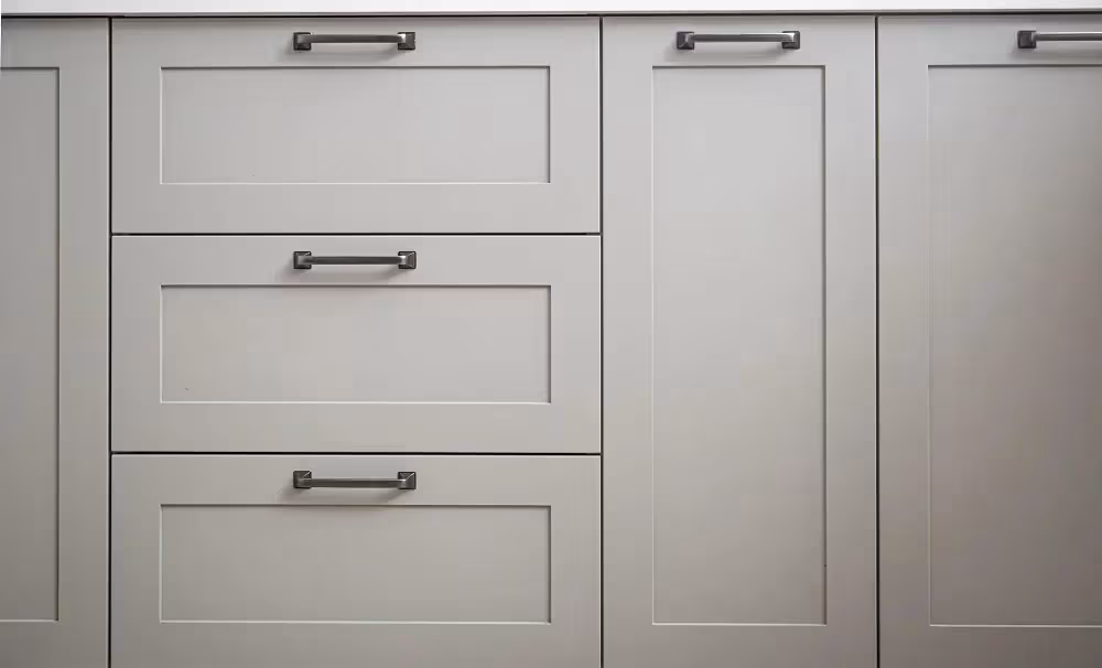 Light gray shaker drawers and cabinet doors with matching dark bar pulls