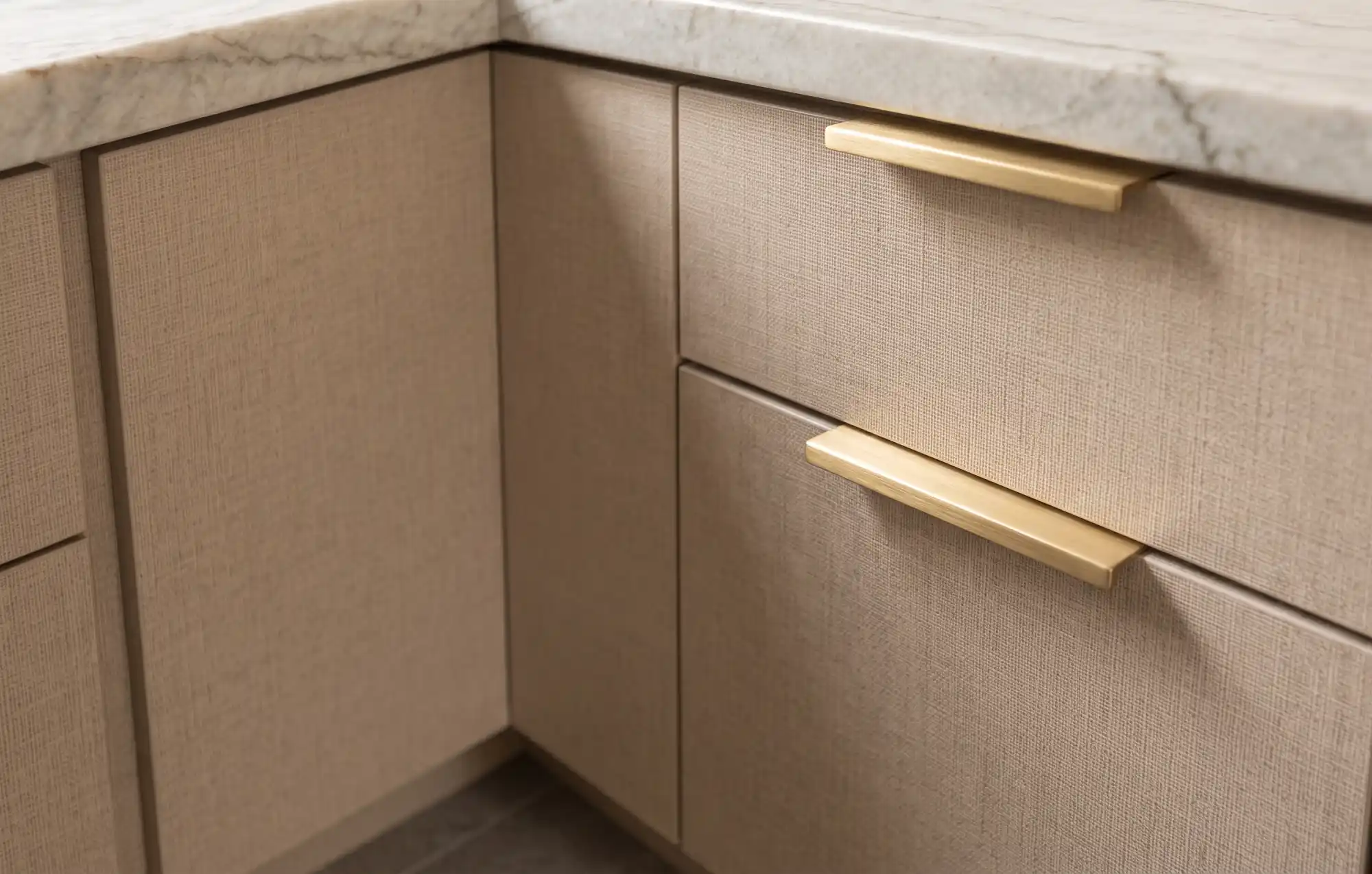 ROI for Cabinet Refacing Before Selling vs. Renting