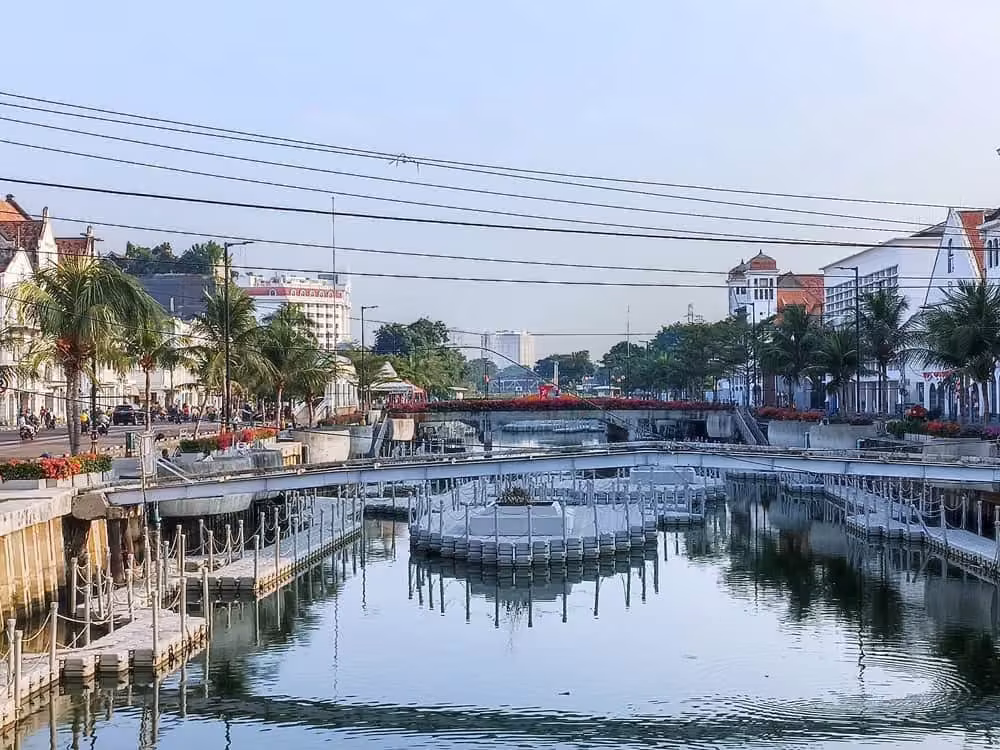 Riverfront view of Batavia with the dam and footbridge